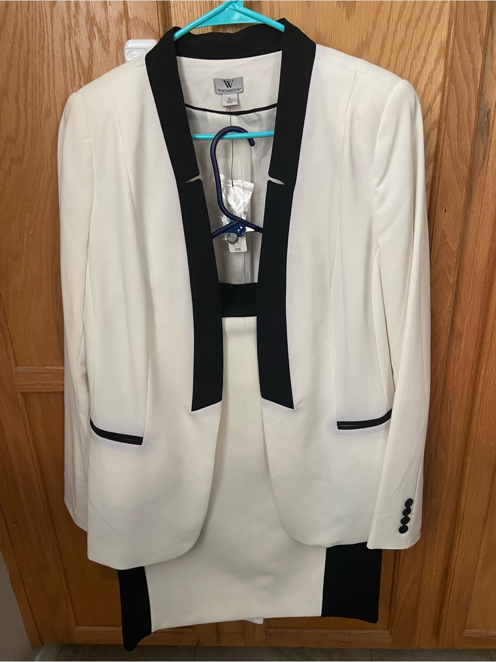 Worthington Blazer Black and White Size L
( only blazer )